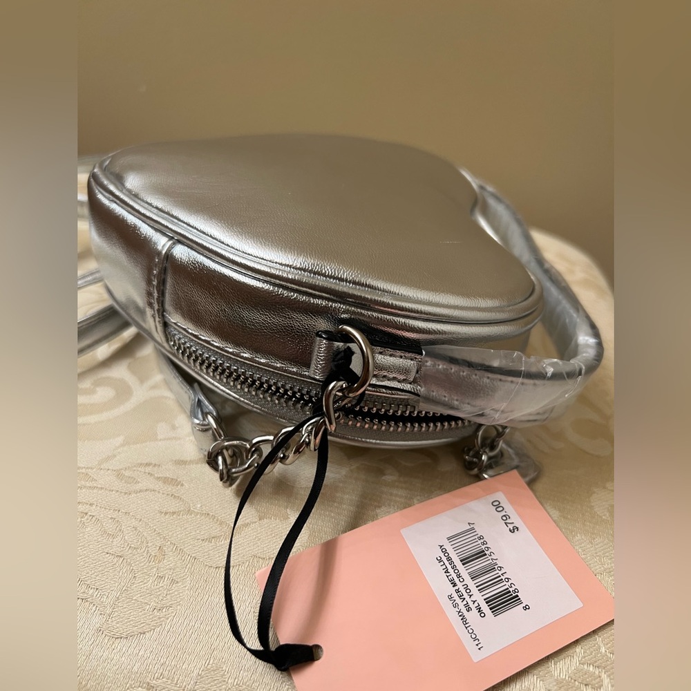 Juicy couture Silver Heart-Shaped Crossbody Bag NWT (R$79 - Picture 5 of 8